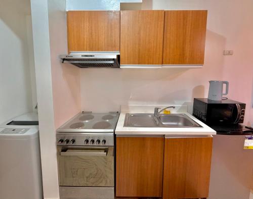 Condo in 8 ADRIATICO for Short-stay near UP Manila St Lukes & US Embassy