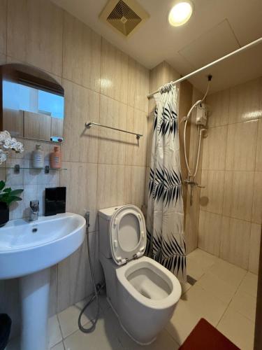 Condo in 8 ADRIATICO for Short-stay near UP Manila St Lukes & US Embassy