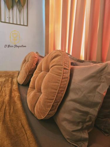 El Nissi Staycation, FAMILY & CONTEMPORARY CABIN, Adjacent Rooms, Enchanted Kingdom