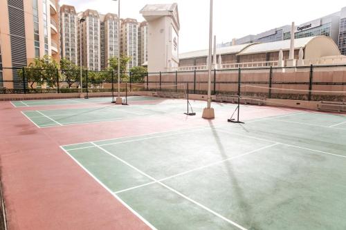 Cozy & Spacious 2BR Stay Near BGC - Home Theater