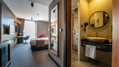 Hotel On7