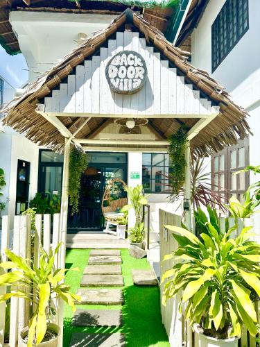Backdoor Villa