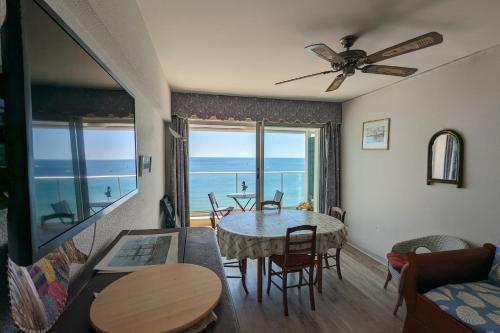Cozy apartment with sea view