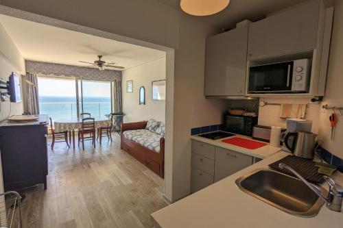 Cozy apartment with sea view