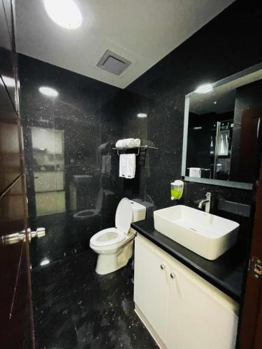 La Grande Studio 801 balcony WiFi Netflix