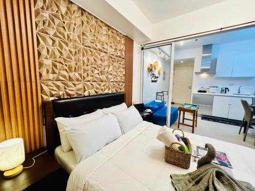 Scr GlamourINetFlixIBalconyICozy