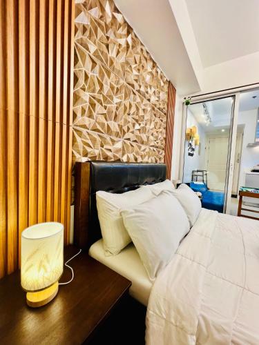 Scr GlamourINetFlixIBalconyICozy