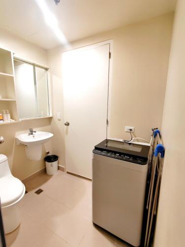 2606T4 Avida Riala IT Park 2 Bedroom Unit T4 55 Smart TV