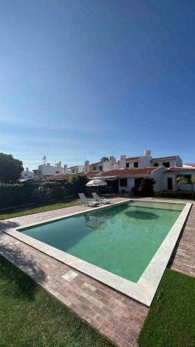 Villa with pool in the Heart of Oura - Albufeira
