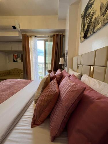 City & Samal View Studio with Balcony and Free WiFi & Netflix