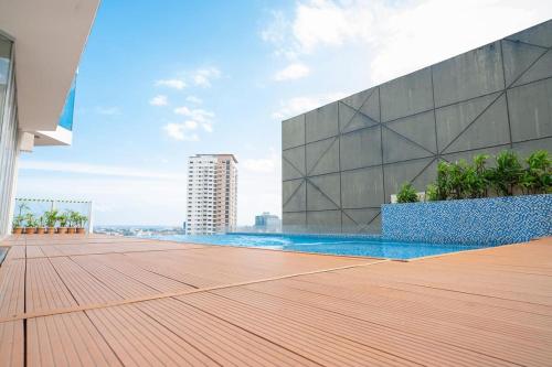 City & Samal View Studio with Balcony and Free WiFi & Netflix