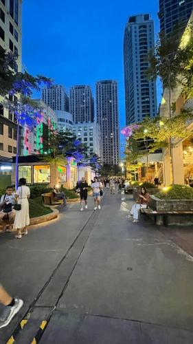 2 bedroom Luxury Condo in Eastwood with Scenic City view, unli wifi and netflix