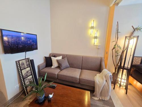 Very Cosy One Uptown near Grand Hyatt Hotel BGC Uptown Mall and St Lukes Medical Center