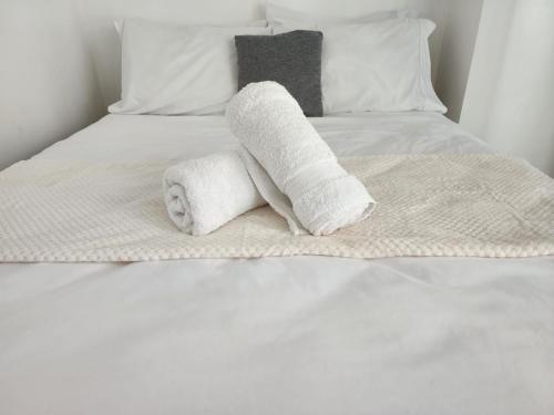 Modern Bright Cozy Stylish 1BR Venice BGC Balcony