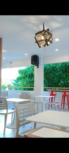 Kyle's Bed and Breakfast DMall Boracay