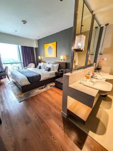 Novotel Hotel Residence Manila at Acqua