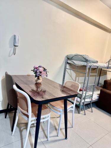 Levi & Moon Relax and Chill