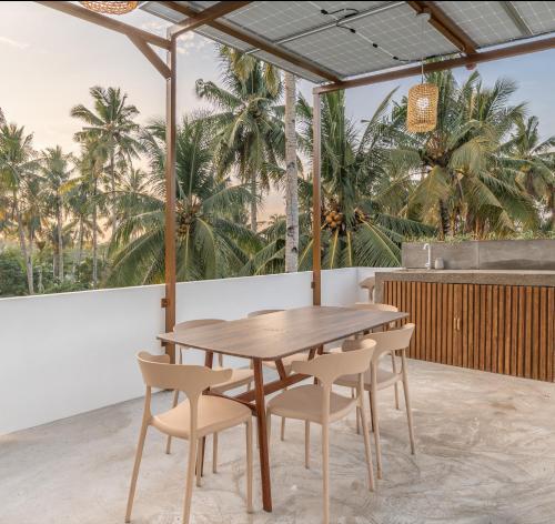 La Luna Villa Siargao - CoLiving w Private Rooms, Pool & Rooftop