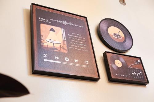 One Uptown 2 Bedroom with 3 Beds Uptown Mall View