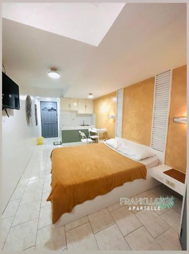 Frank Lloyd Apartelle