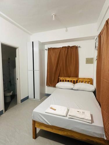 Frank Lloyd Apartelle