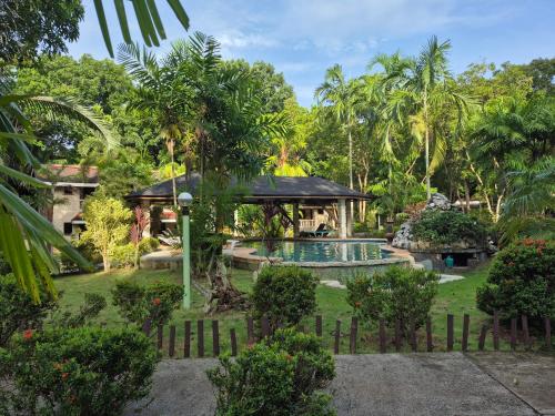 Alonaland Resort Apartelle