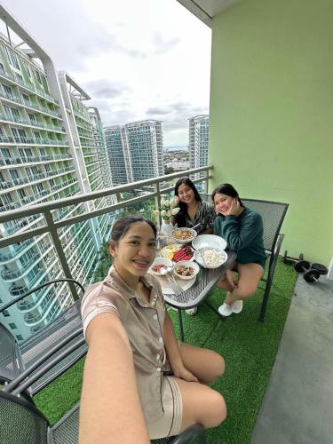 Azure residences by Amóre Suites