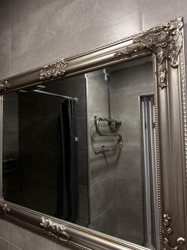 DHARMA Stay APARTAMENTAI su terasa ir vaizdu į miestą Self check-in