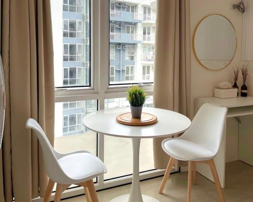 City View Condo in Pasig with Pool, WiFi and Netflix