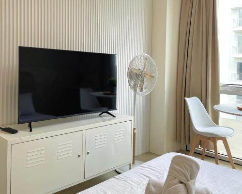 City View Condo in Pasig with Pool, WiFi and Netflix