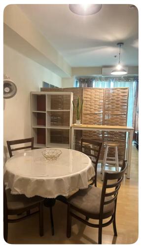 SOHO Central 1 BR Big Sized with balcony