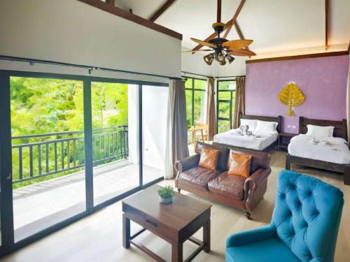 Tana Mysterious garden