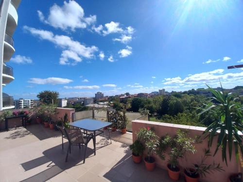 Cazare Eforie Nord, plaja Acapulco, garsoniere Four Studios, bucatarie comuna, baie proprie, etaj 4, fara lift