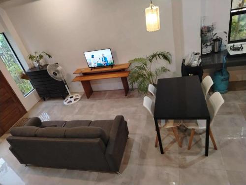 Yannas transient house