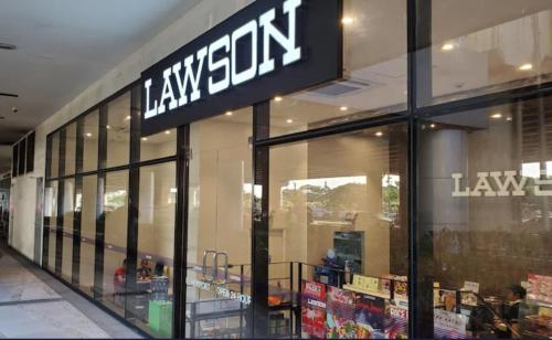 Walking Distance to NAIA Terminal 3 Newport City Condo with 400mbps WIFI and free 4K Netflix access