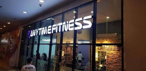 Walking Distance to NAIA Terminal 3 Newport City Condo with 400mbps WIFI and free 4K Netflix access