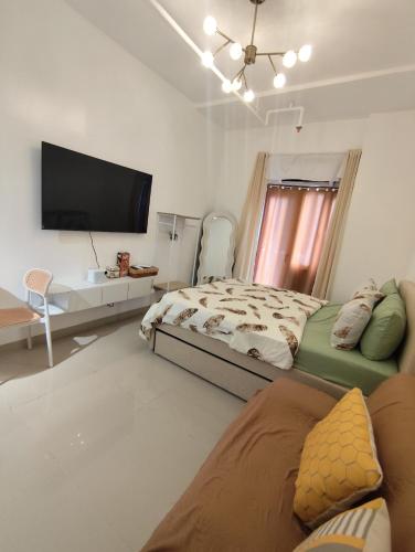 Cozy Stay in Quezon City Near, Bars, Cafe, Restaurants