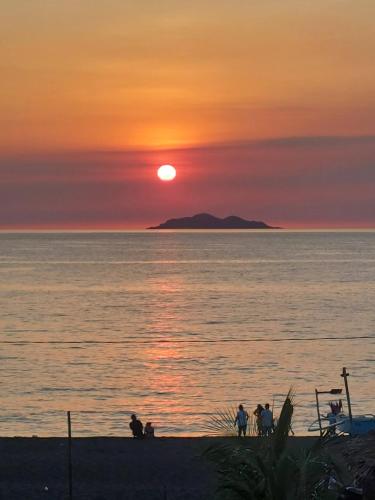 Kua's Pad Batangas Private Room