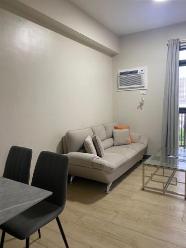 Gentry Manor 1BR with Balcony Near Okada - 6A