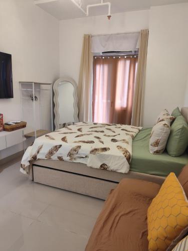 Cozy Stay in Quezon City Near, Bars, Cafe, Restaurants