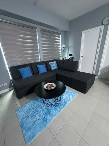 Phebs 2bedroom Posh Condo in the heart of Makati