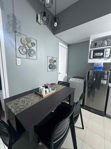 Phebs 2bedroom Posh Condo in the heart of Makati