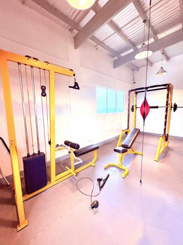 Minimalist Condo near NAIA Free Netflix Pool Balcony