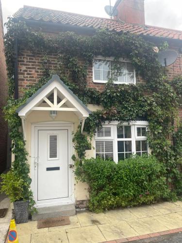 Cosy Cottage Central Bawtry - 2 Bedroom - High End Furnishings