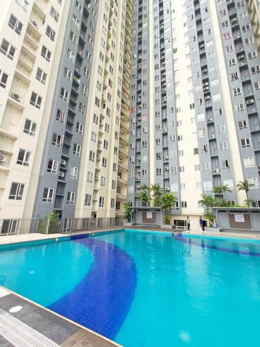 Vietnam Theme Kamuning MRT GMA 7 EDSA Veranda Pool Gym Netflix