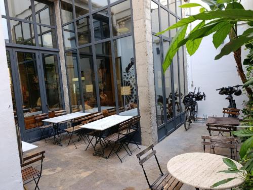 Black Swan Hostel Sevilla