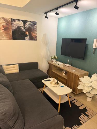 Zelle Luxxe - Azure Staycation Resort