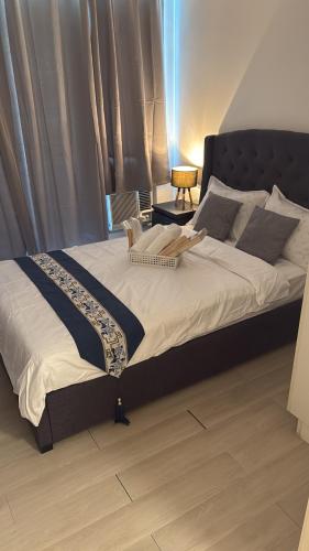 Zelle Luxxe - Azure Staycation Resort