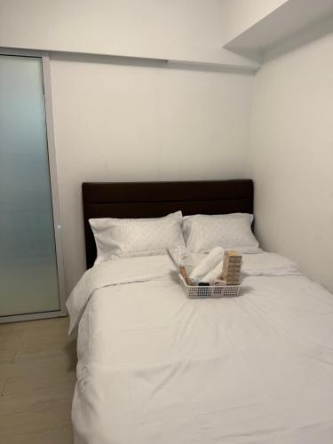 Zelle Luxxe - Azure Staycation Resort