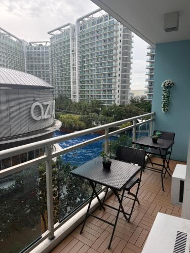 Zelle Luxxe - Azure Staycation Resort